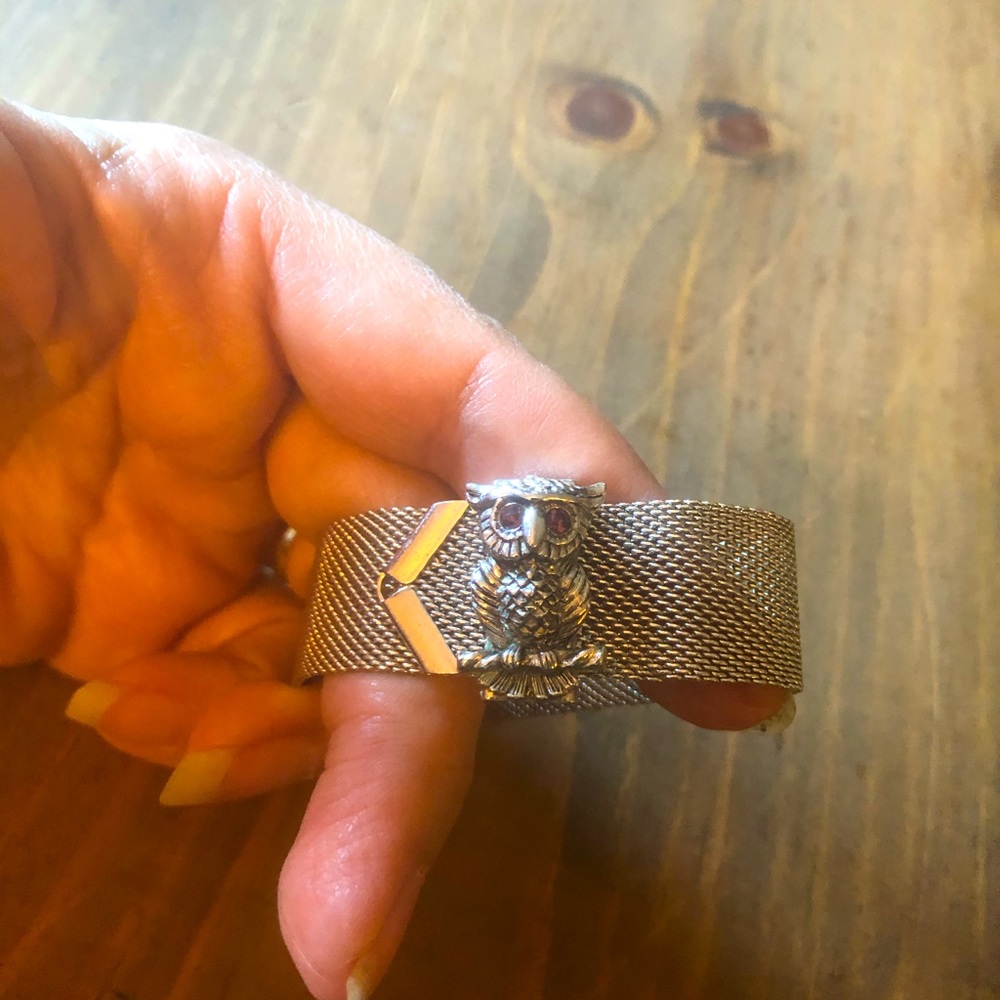 ⭐️ 3- $20- Vtg mesh owl bracelet